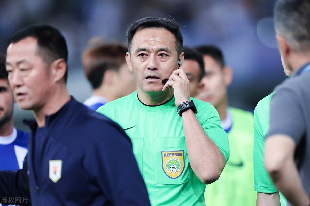 卡塔米总统上台不久，再次尝试推行一种新的开放性的文化政策。